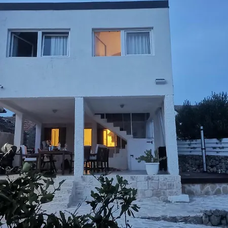 בית נופש Bijela Kuca מאלי דרבניק