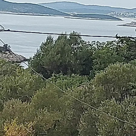 Bijela Kuca Holiday home *