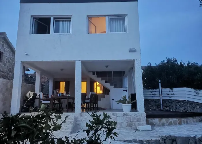 בית נופש Bijela Kuca מאלי דרבניק