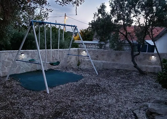 בית נופש Bijela Kuca מאלי דרבניק