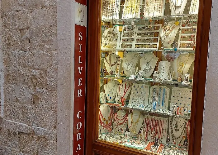 Bijela Kuca בית נופש *