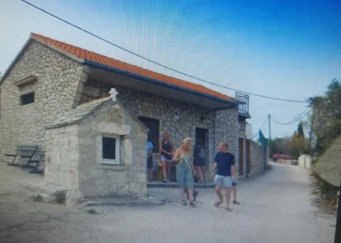 Bijela Kuca בית נופש *