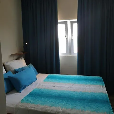 Bijela Kuca * Mali Drvenik