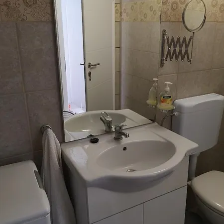 Bijela Kuca Mali Drvenik