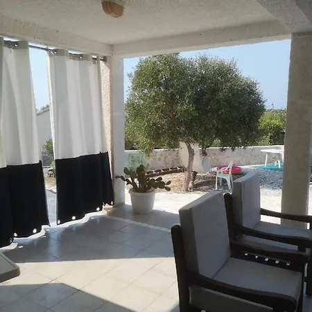 Bijela Kuca * Mali Drvenik