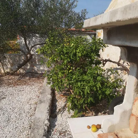 Bijela Kuca * Mali Drvenik