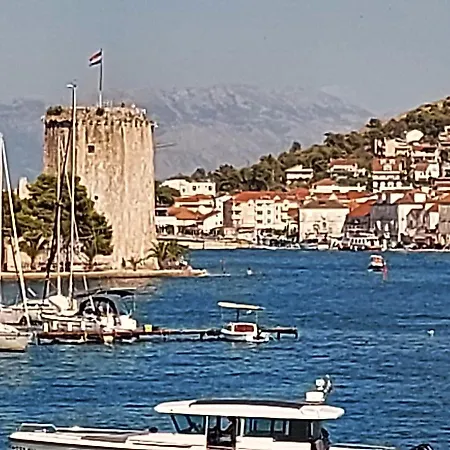 Bijela Kuca * Mali Drvenik