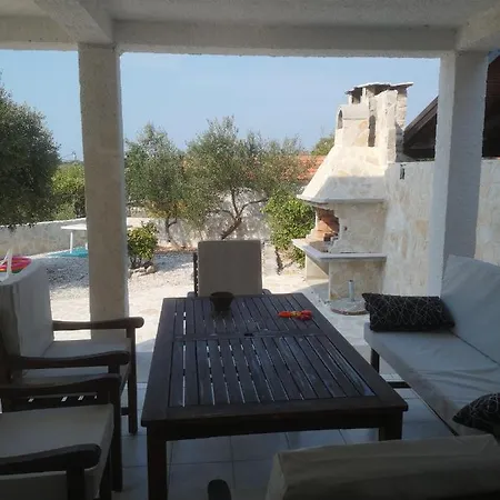 Bijela Kuca * Mali Drvenik