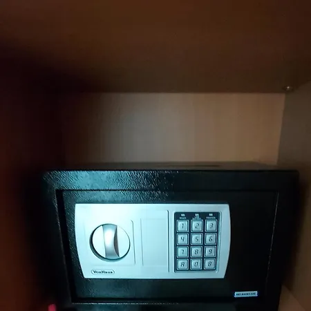 Bijela Kuca * Drvenik Mali